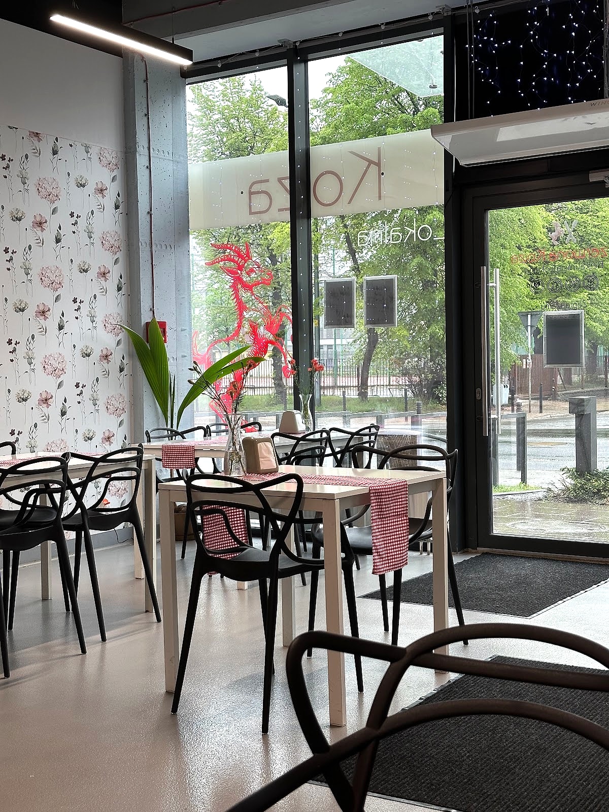 Bright dining room with red table runners at Czerwona Koza